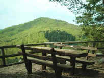 Rastplatz Schöne Aussicht mit dem Ringelsberg
