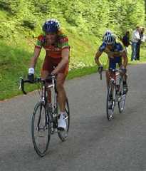 Stra�enfahrer im Anstieg