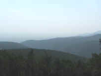 Blick vom Stabenbergturm in die dunstige Rheinebene bei Neustadt