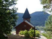Hoch über Birkenhördt thront die Friedenskirche