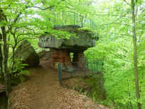 Dieser Tischfelsen geh�rt zum Maiblumenfelsen-Massiv