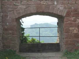 Von der Burgruine Lindelbrunn zum Rödelstein