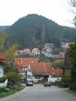 Erfweiler mit dem Hahnfels