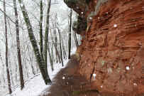 Grenzweg: Immer hart an den Felsen entlang - der Altschoßpfad